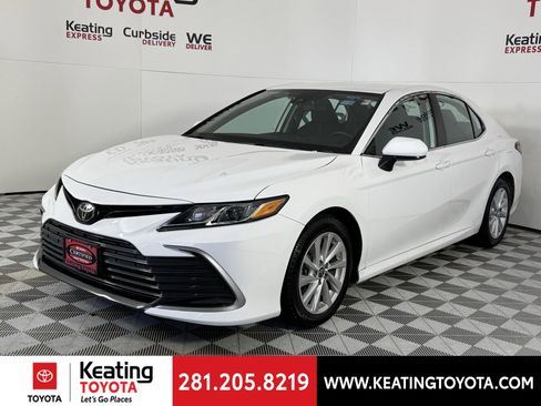 Used 2023 Toyota Camry LE image 9