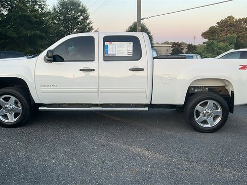 Used 2014 GMC Sierra 2500 SLE w/ SLE Preferred Package image 8