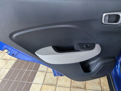 Used 2025 Hyundai Venue SEL FWD image 24