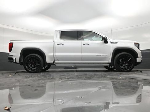 Used 2023 GMC Sierra 1500 Denali w/ Denali Carbonpro Edition AWD/4WD image 25