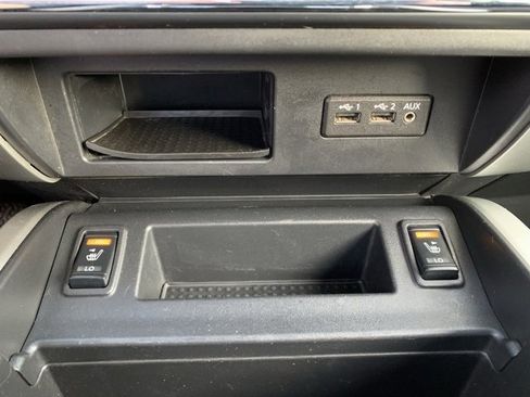 Used 2019 Nissan Titan SV w/ SV Convenience Package image 27