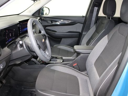 Used 2025 Chevrolet TrailBlazer LS w/ LS Convenience Package FWD image 19
