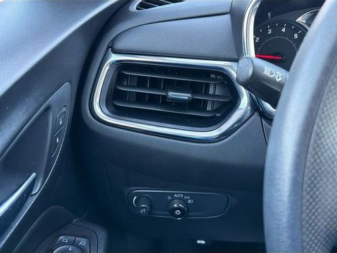 Used 2023 Chevrolet Equinox LT image 31