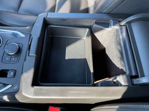 Used 2023 Chevrolet Traverse LT image 28