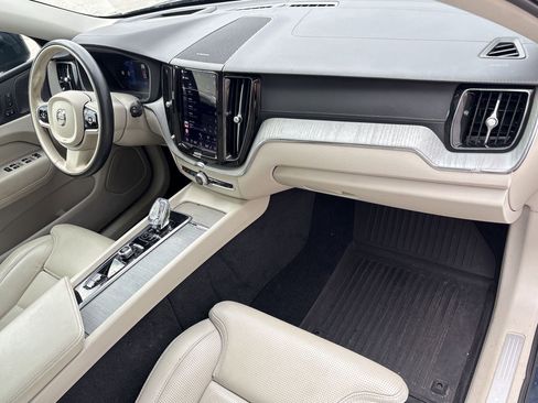 Certified 2023 Volvo XC60 B5 Ultimate w/ Climate Package image 31