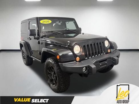Used 2016 Jeep Wrangler Sahara AWD/4WD image 7