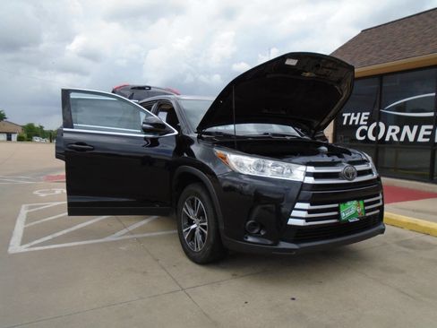 Used 2019 Toyota Highlander LE image 22
