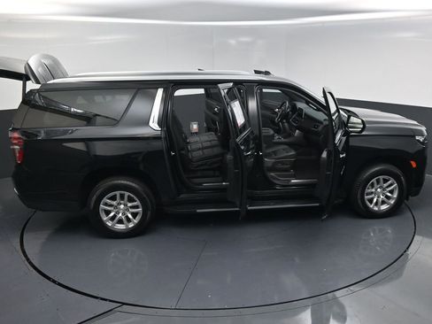 Used 2024 Chevrolet Suburban LT image 23
