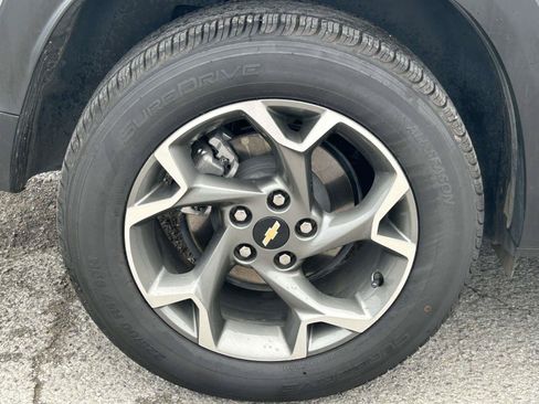 Used 2025 Chevrolet Trax LT FWD image 9