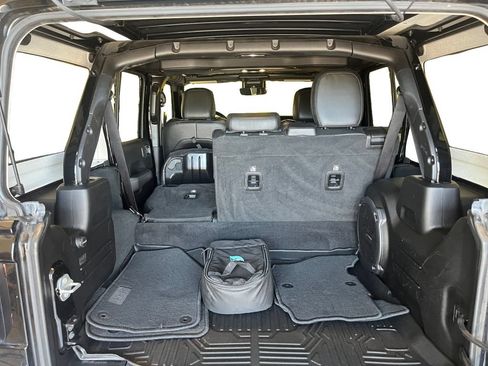 Used 2022 Jeep Wrangler Unlimited Sahara AWD/4WD image 29