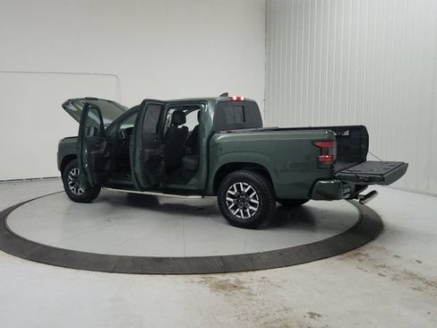 Used 2023 Nissan Frontier SV w/ SV Convenience Package RWD image 14