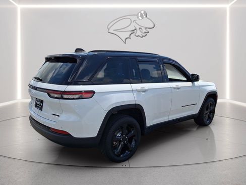 Used 2023 Jeep Grand Cherokee Limited w/ Luxury Tech Group II AWD/4WD image 5