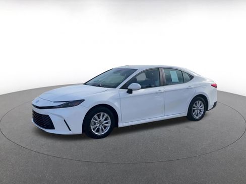Used 2025 Toyota Camry LE image 7
