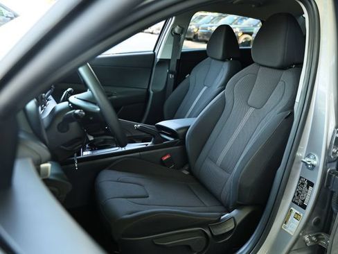 Used 2026 Hyundai Elantra SE FWD image 20