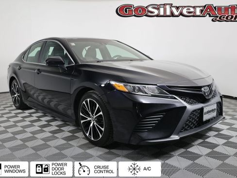 Used 2018 Toyota Camry SE FWD image 1