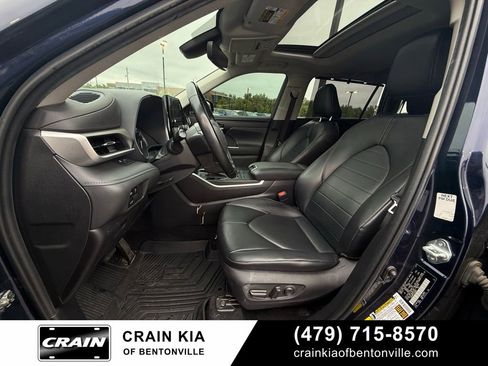 Used 2023 Toyota Highlander XLE AWD/4WD image 20