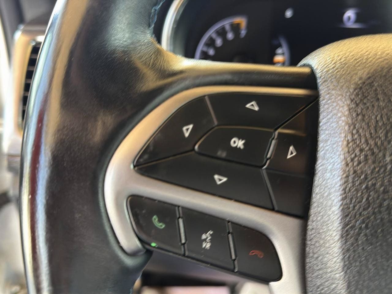 Used 2018 Jeep Grand Cherokee Laredo AWD/4WD image 25