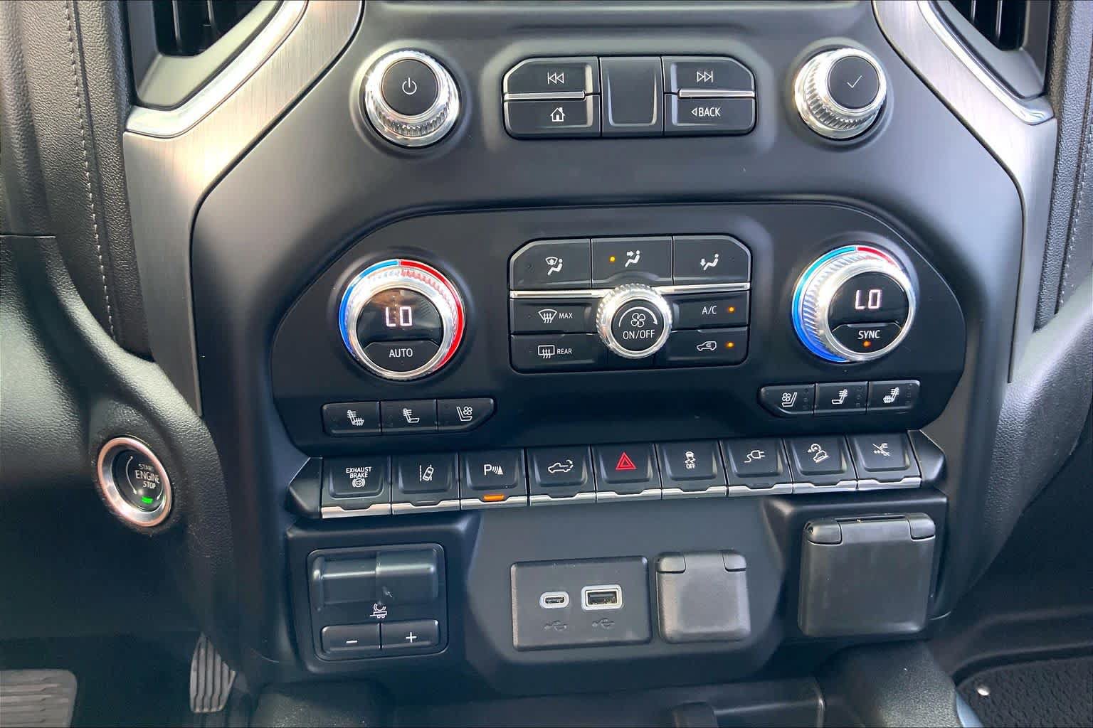 Used 2023 GMC Sierra 3500 Denali w/ Denali Black Diamond Edition AWD/4WD image 33