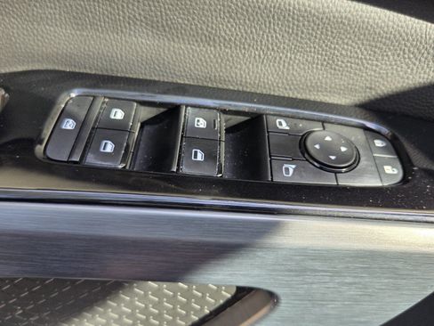 Used 2025 Nissan Pathfinder SL FWD image 37