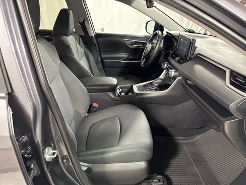 Used 2021 Toyota RAV4 XLE w/ XLE Grade Weather Package AWD/4WD image 28