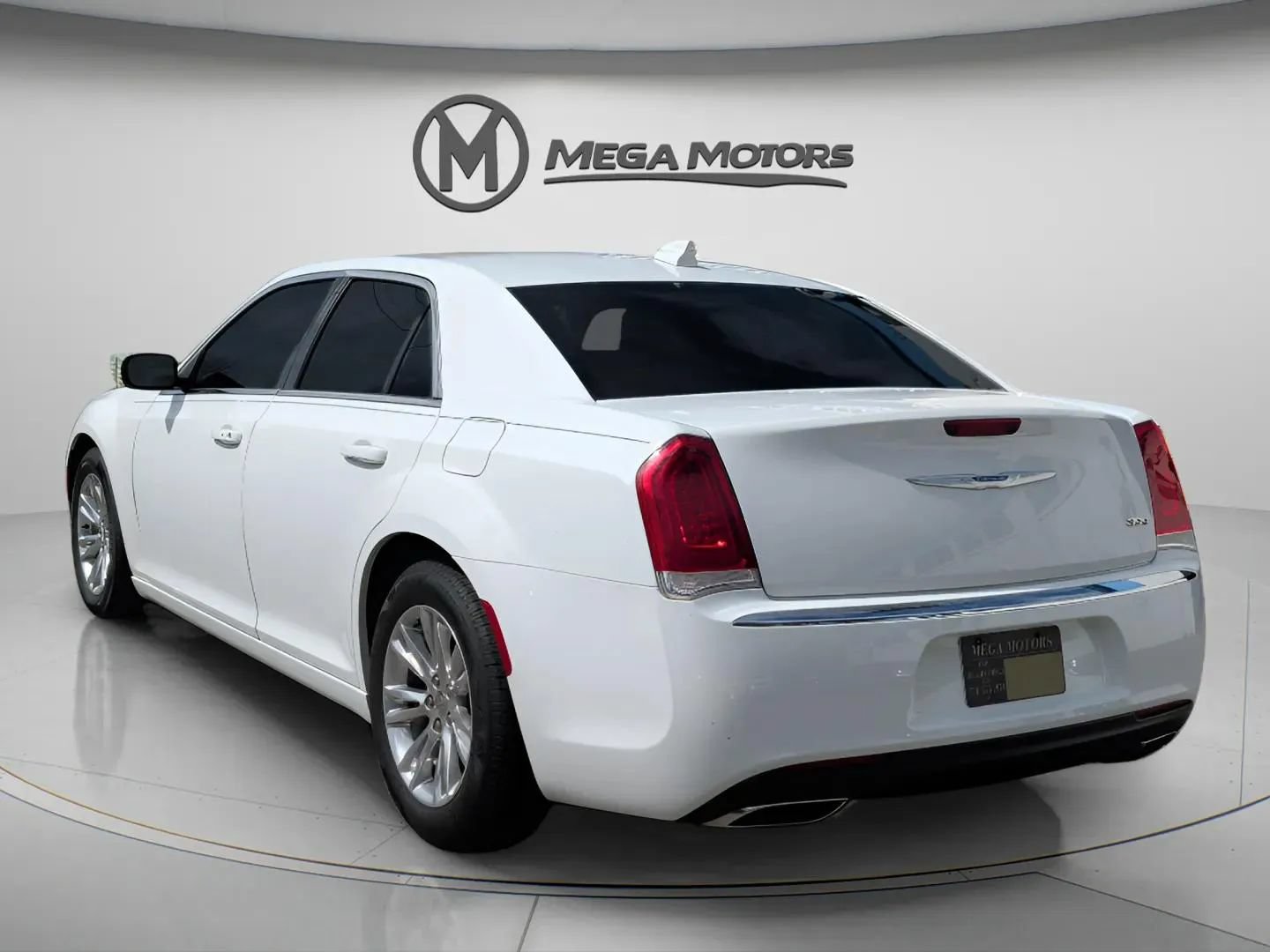 Used 2021 Chrysler 300 Touring RWD image 5