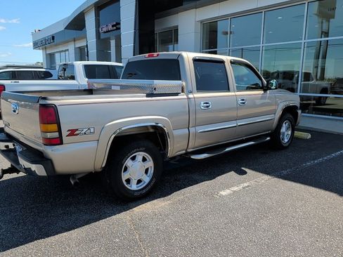 Used 2006 GMC Sierra 1500 SLT w/ Onstar Plus Package AWD/4WD image 3