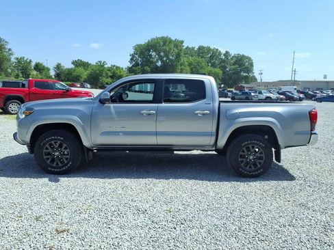 Used 2021 Toyota Tacoma SR5 RWD image 8