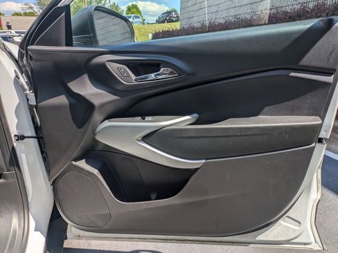 Used 2025 Chevrolet Trax LS FWD image 33