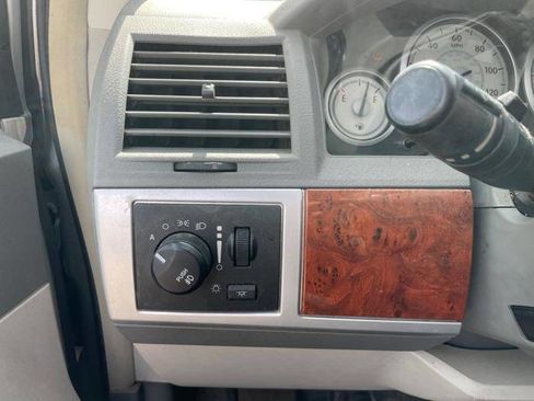 Used 2008 Chrysler Town & Country Touring image 33