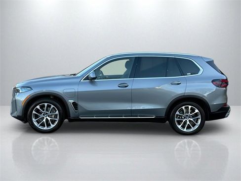 Used 2025 BMW X5 xDrive50e image 4