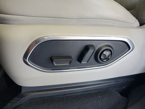 Used 2022 Jeep Wagoneer Series III RWD image 19