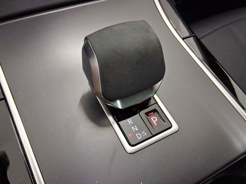 Used 2025 Land Rover Range Rover Evoque Dynamic SE image 16