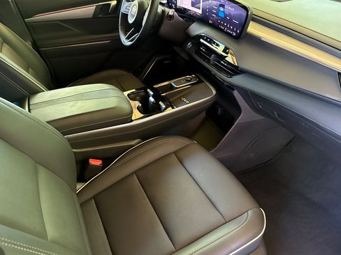 Used 2025 Buick Enclave Preferred FWD image 21