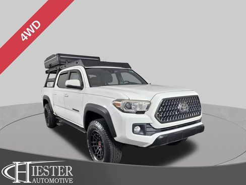 Used 2018 Toyota Tacoma TRD Off-Road w/ Technology Package AWD/4WD image 1