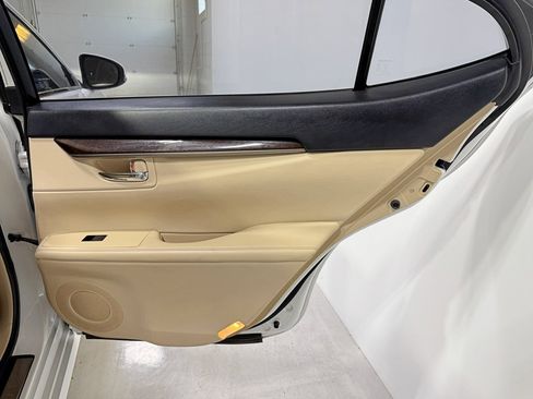 Used 2013 Lexus ES 350 w/ Luxury Pkg image 39