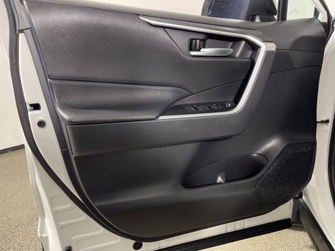 Certified 2022 Toyota RAV4 XLE w/ Convenience Package image 17