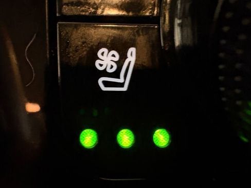 Used 2024 Toyota Highlander Platinum image 11