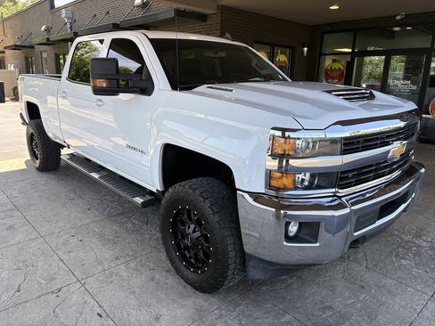 Used 2017 Chevrolet Silverado 2500 LT w/ LT Fleet Convenience Package AWD/4WD image 4