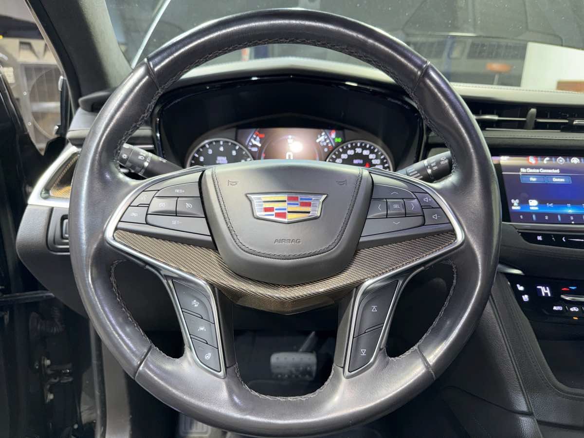 Used 2018 Cadillac XT5 Platinum AWD/4WD image 18