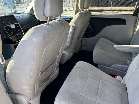Used 2013 Chrysler Town & Country Touring image 13
