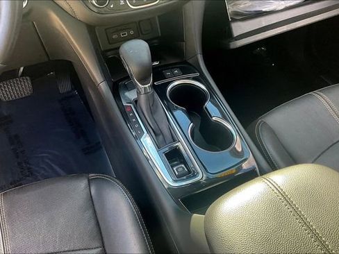 Used 2022 Chevrolet Equinox Premier AWD/4WD image 17