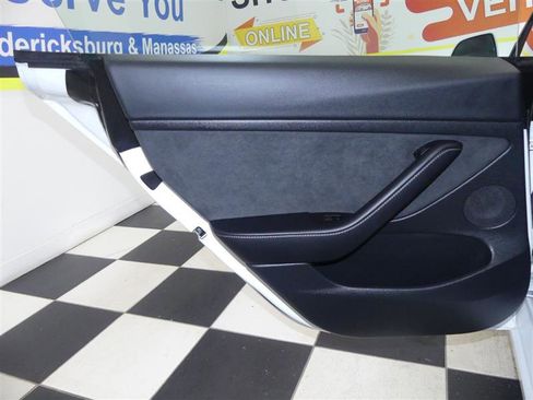 Used 2023 Tesla Model 3 Standard Range image 24