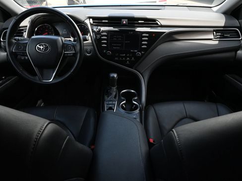 Used 2020 Toyota Camry XSE FWD image 8