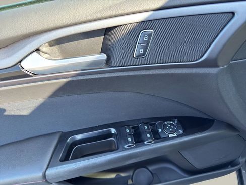 Used 2016 Ford Fusion SE image 12