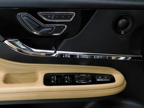 Used 2021 Lincoln Corsair Reserve image 29