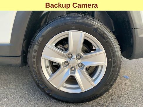 Used 2022 Jeep Compass Latitude image 9