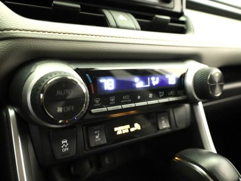 Used 2020 Toyota RAV4 XLE image 19