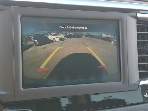 Used 2023 Chrysler Voyager LX image 20