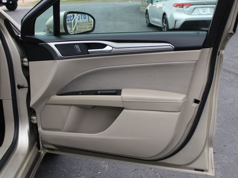 Used 2019 Ford Fusion SE image 17