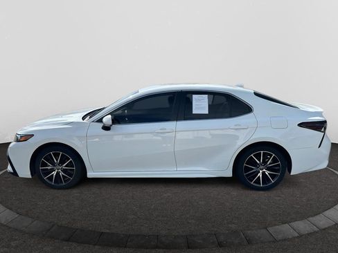 Used 2023 Toyota Camry SE image 2